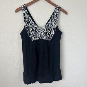 Lululemon Top Womens 8 Black White Floral Leaf Athletic Hustle Bustle Tank